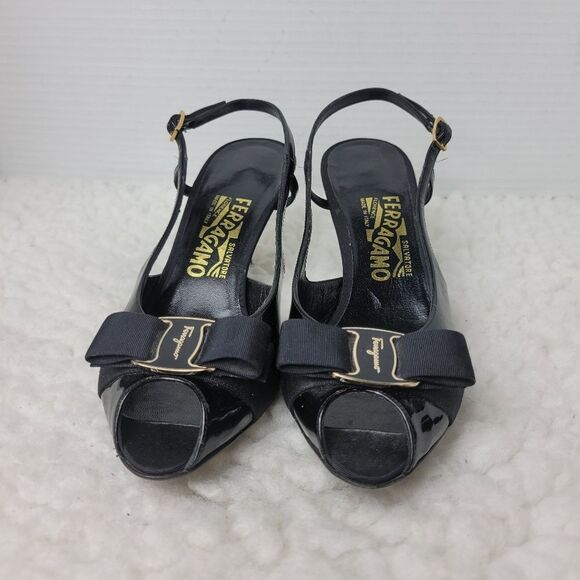 Salvatore Ferragamo Women's Slingback Sandals Sz 7.5 AA Patent Leather Peep Toe - Picture 2 of 9